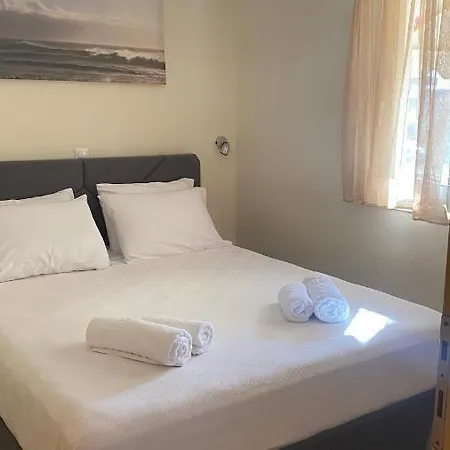 Elena Chalkidiki * Kallithea (Chalkidiki)