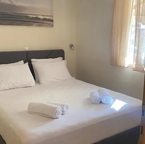 Elena Chalkidiki * Kallithea (Chalkidiki)